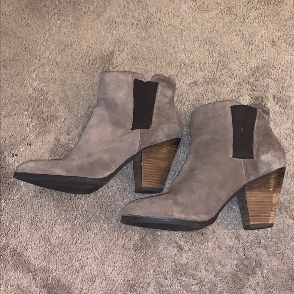 Vince Camuto Tan Suede booties size 10